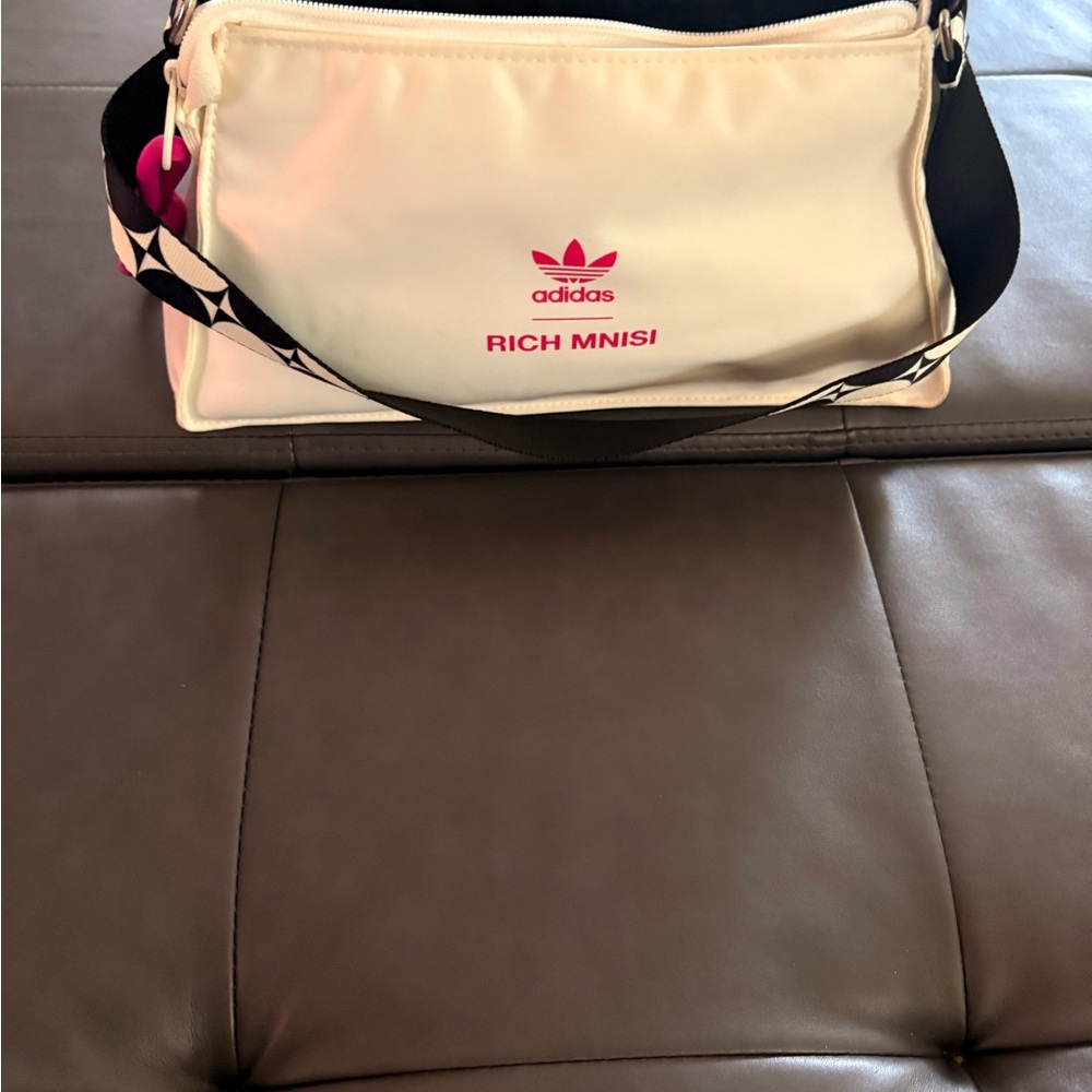 Adidas White Shoulder Bag with Stylish Design - Picture 7 of 7